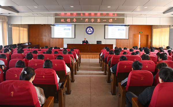https://www.gnnu.edu.cn/__local/D/E1/43/BA31877C561F54B8055550BDB33_BD776070_44613.jpg