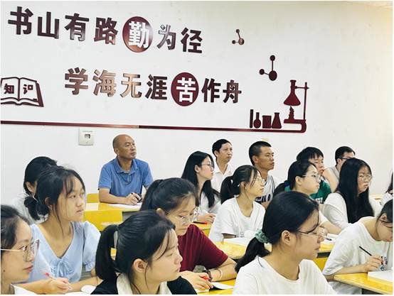 https://www.gnnu.edu.cn/_upload/article/images/e9/fa/1f60af2e430a9f47476d4f50e483/e3fdacd6-9128-4dd0-aae3-830f58173d31_d.jpg